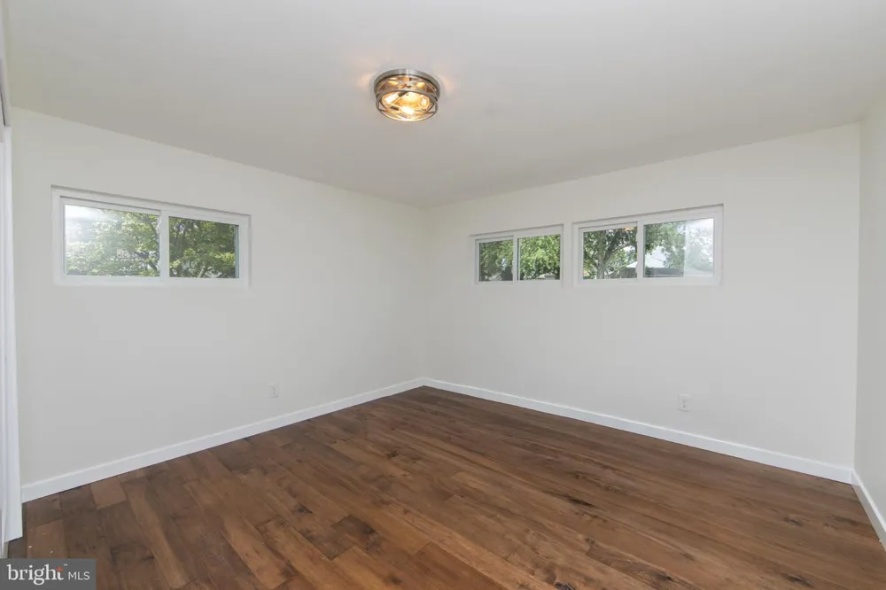 340 COLLINS LANE Maple Shade, NJ 08052