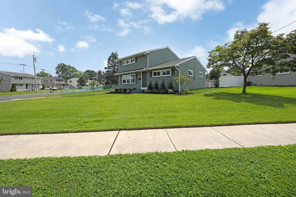 340 COLLINS LANE Maple Shade, NJ 08052