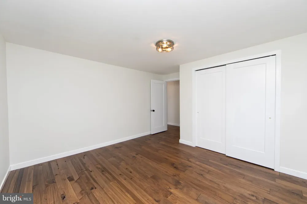 340 COLLINS LANE Maple Shade, NJ 08052