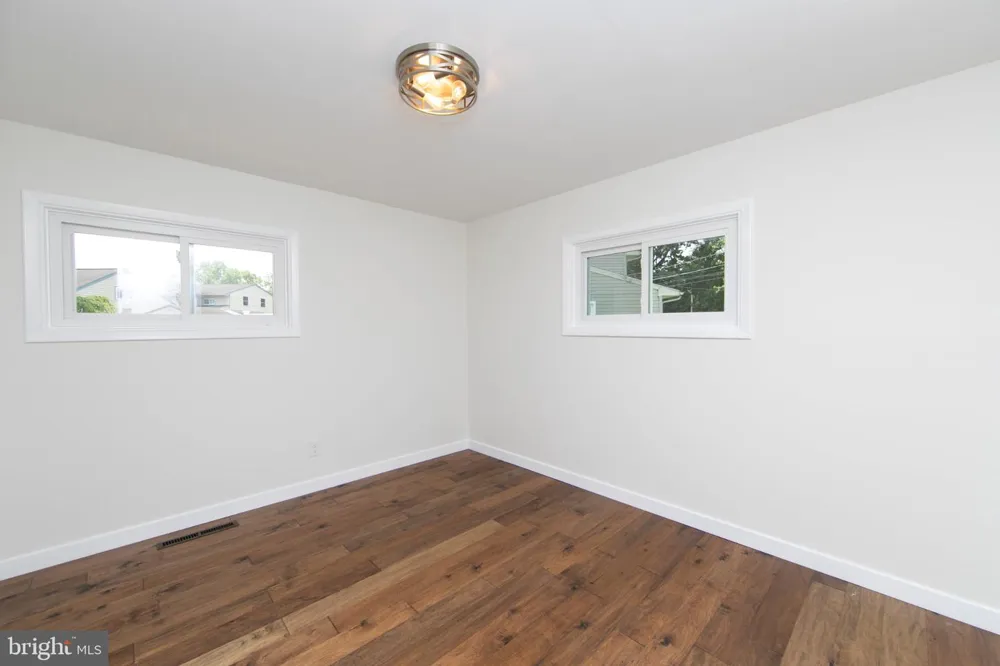 340 COLLINS LANE Maple Shade, NJ 08052