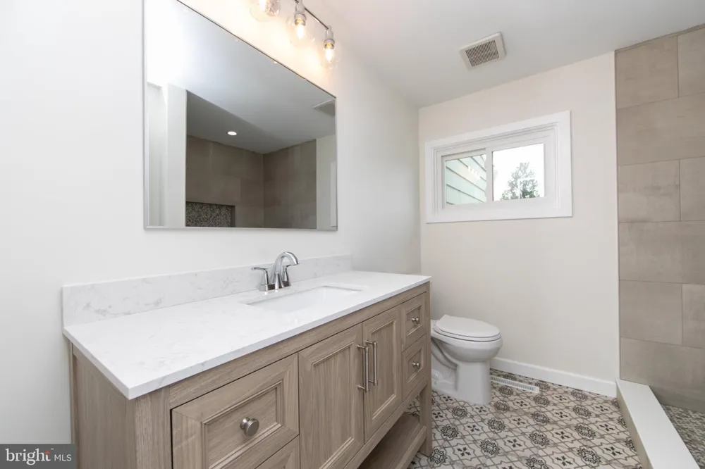 340 COLLINS LANE Maple Shade, NJ 08052