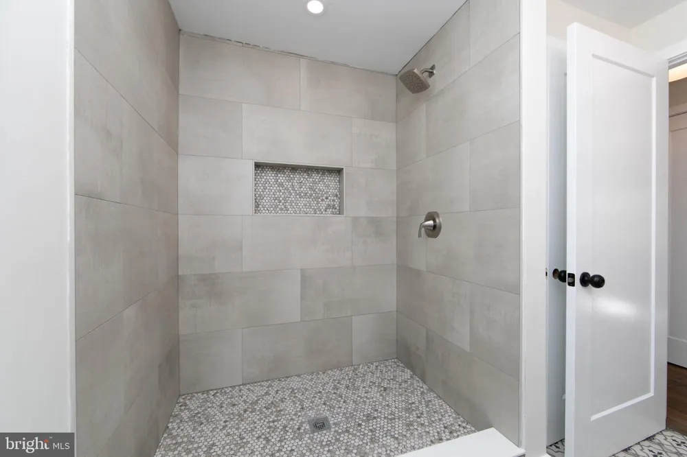 340 COLLINS LANE Maple Shade, NJ 08052