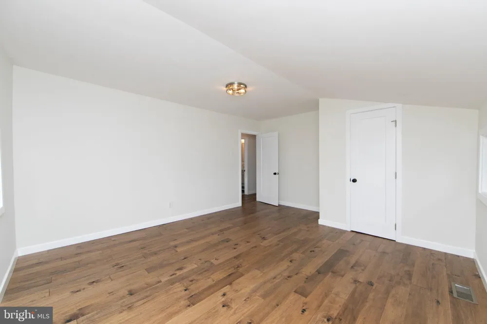 340 COLLINS LANE Maple Shade, NJ 08052