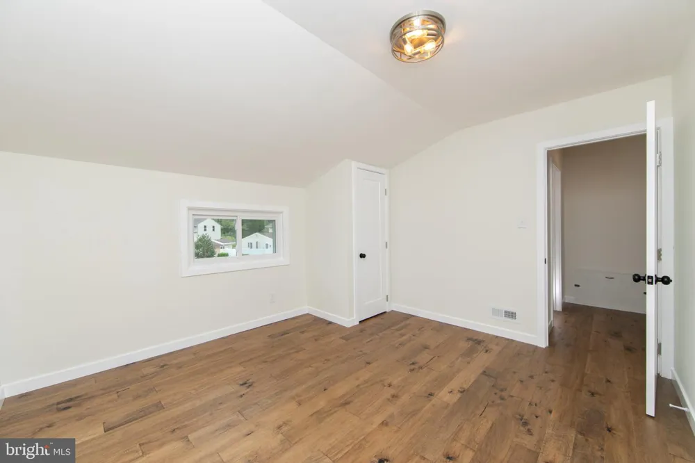 340 COLLINS LANE Maple Shade, NJ 08052