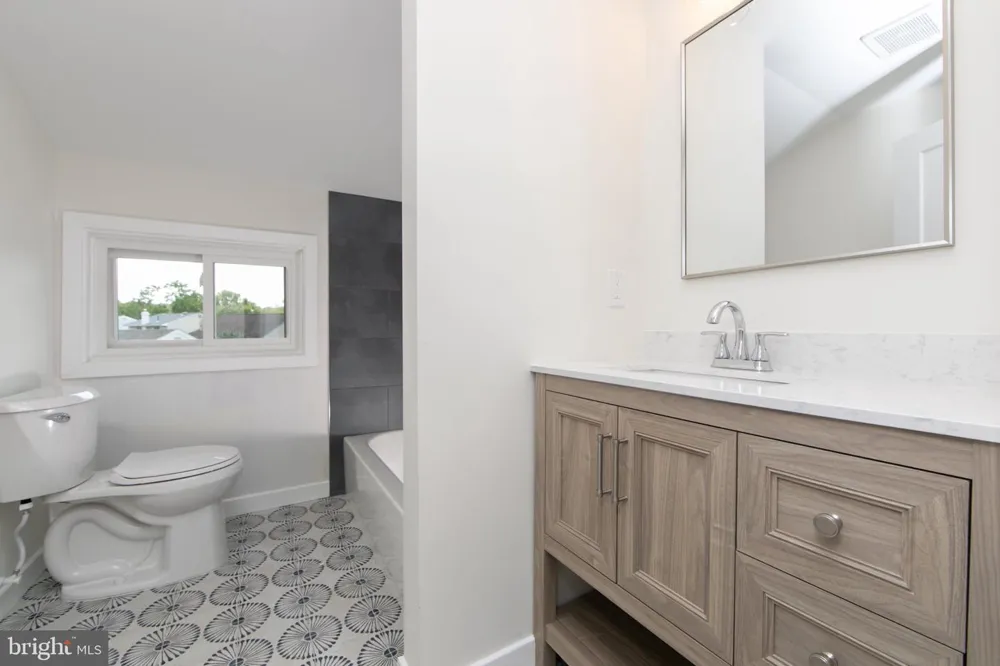 340 COLLINS LANE Maple Shade, NJ 08052
