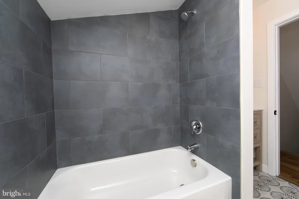 340 COLLINS LANE Maple Shade, NJ 08052