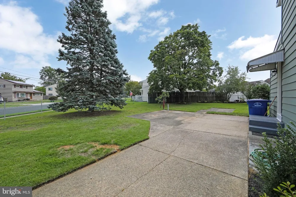 340 COLLINS LANE Maple Shade, NJ 08052