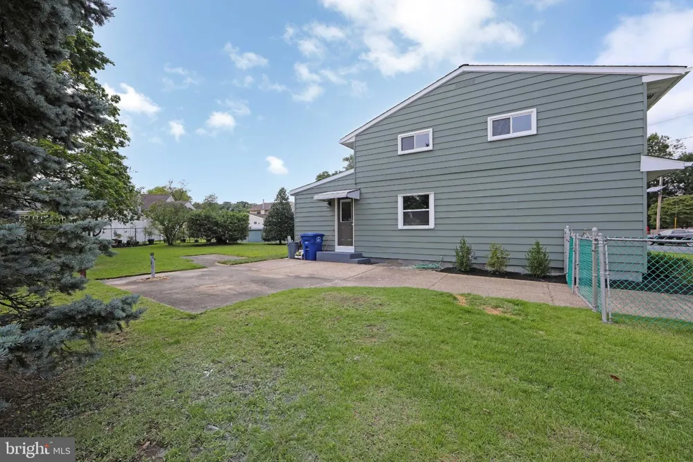 340 COLLINS LANE Maple Shade, NJ 08052