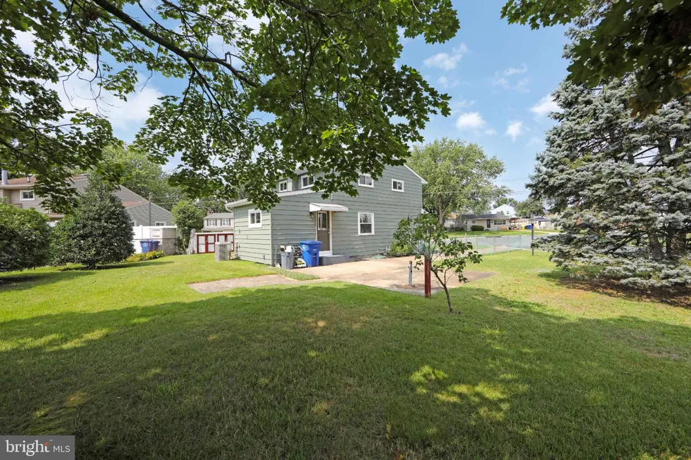 340 COLLINS LANE Maple Shade, NJ 08052