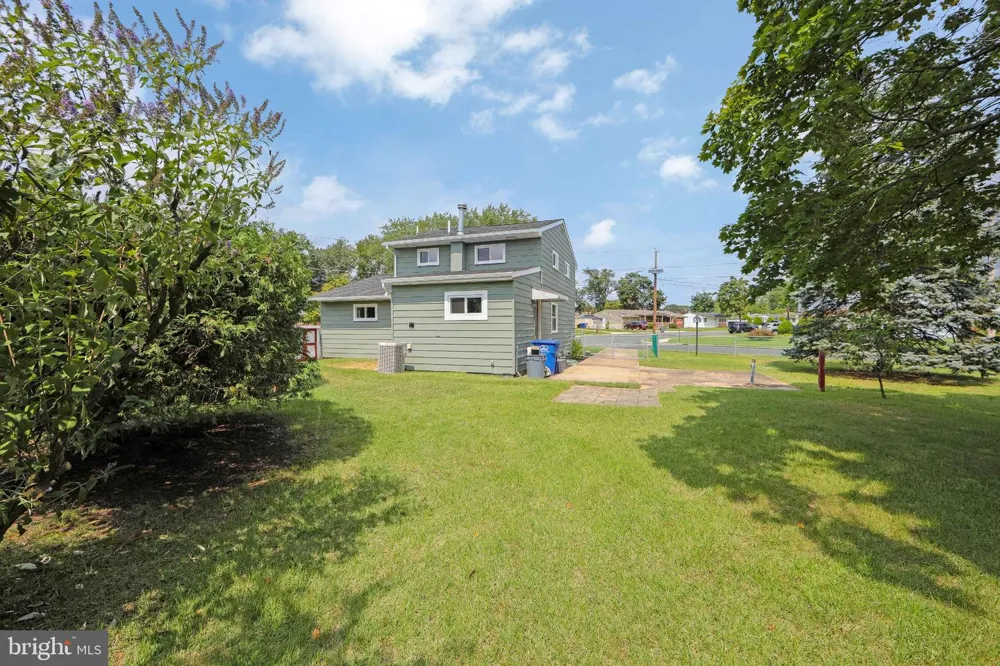 340 COLLINS LANE Maple Shade, NJ 08052