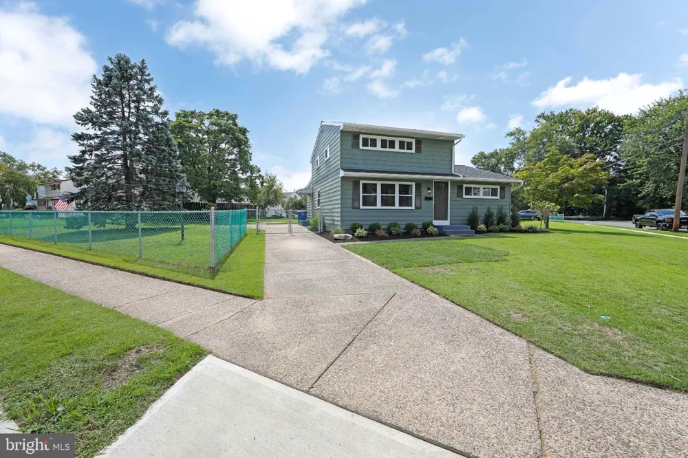 340 COLLINS LANE Maple Shade, NJ 08052