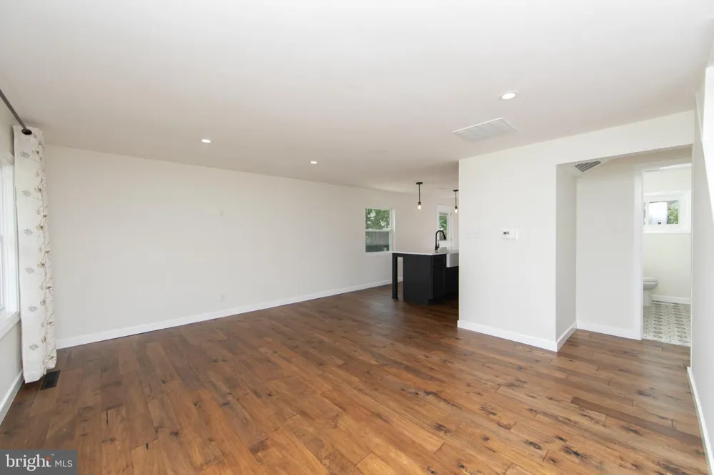 340 COLLINS LANE Maple Shade, NJ 08052