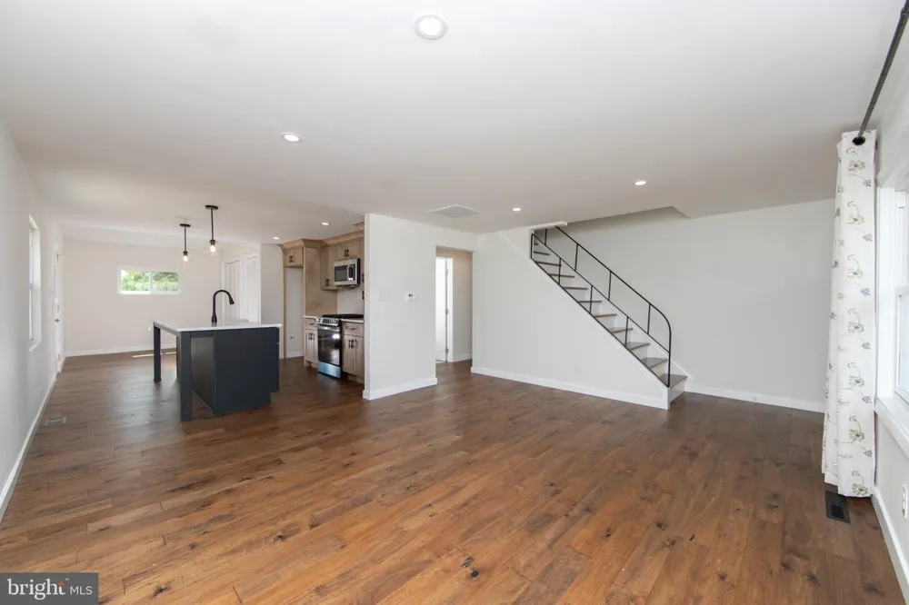 340 COLLINS LANE Maple Shade, NJ 08052
