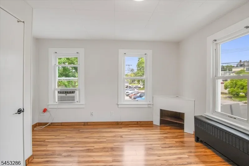 27 Moran St Newton Town, NJ 07860