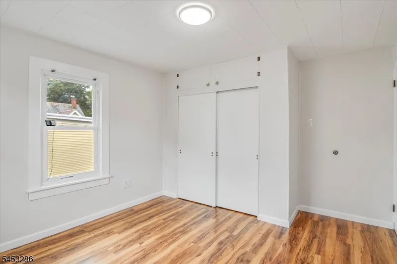 27 Moran St Newton Town, NJ 07860