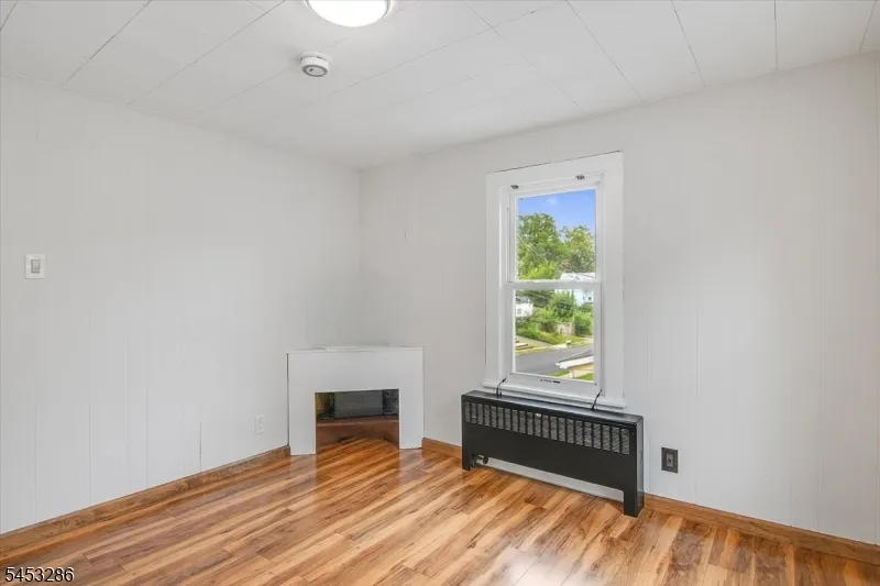 27 Moran St Newton Town, NJ 07860