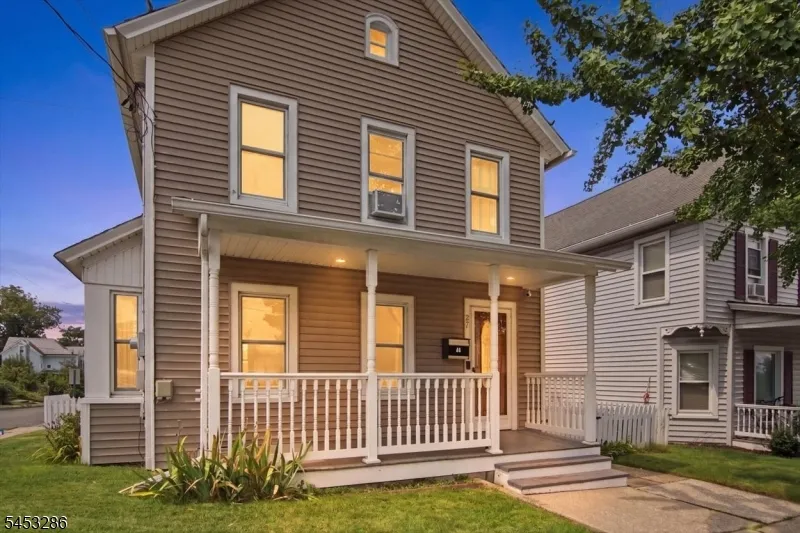 27 Moran St Newton Town, NJ 07860