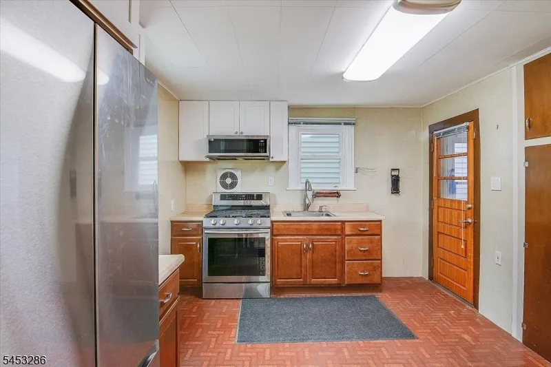 27 Moran St Newton Town, NJ 07860