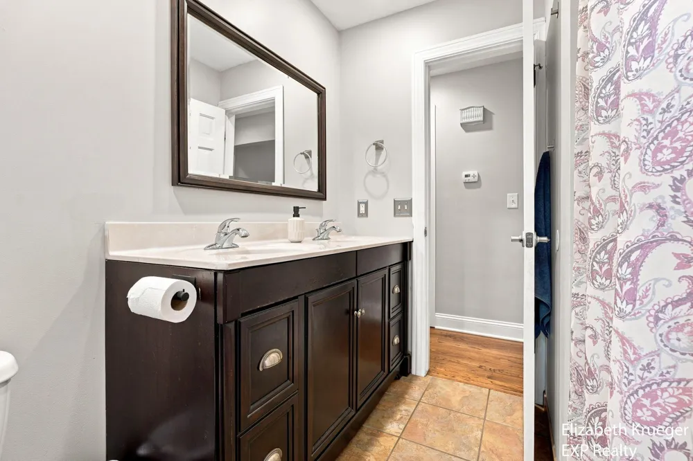 1502 Ridgewood Drive Jenison, MI 49428
