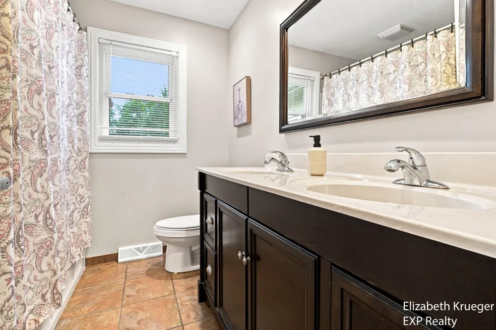 1502 Ridgewood Drive Jenison, MI 49428
