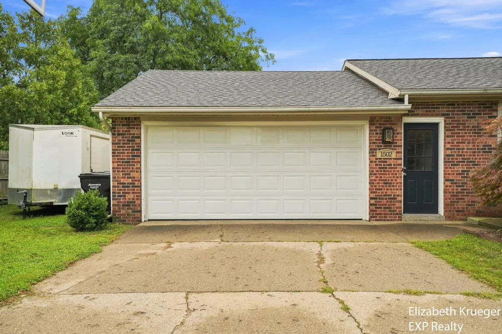1502 Ridgewood Drive Jenison, MI 49428