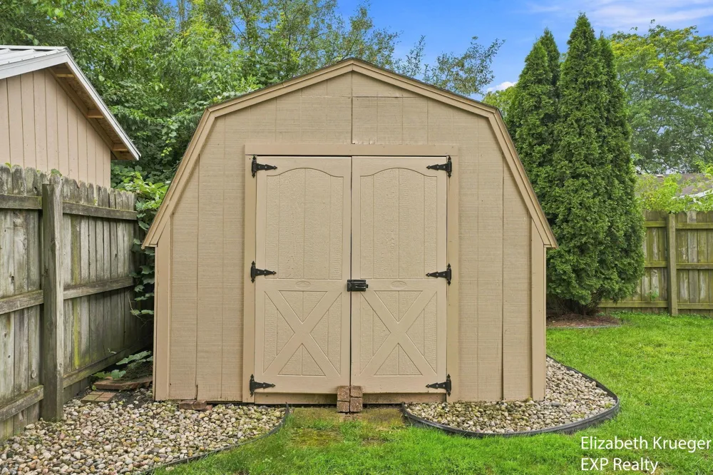 1502 Ridgewood Drive Jenison, MI 49428