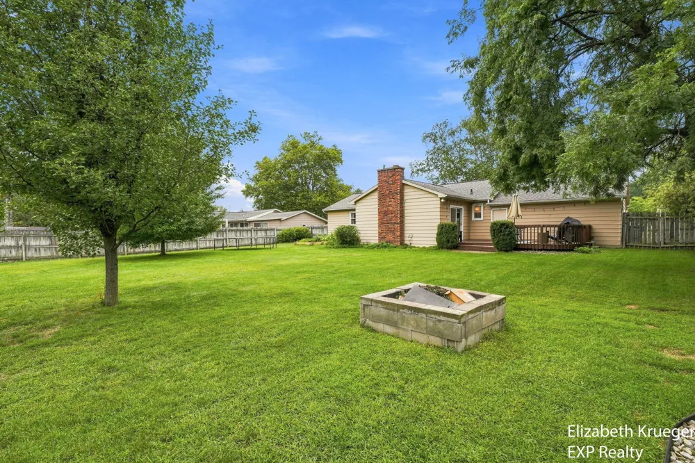 1502 Ridgewood Drive Jenison, MI 49428