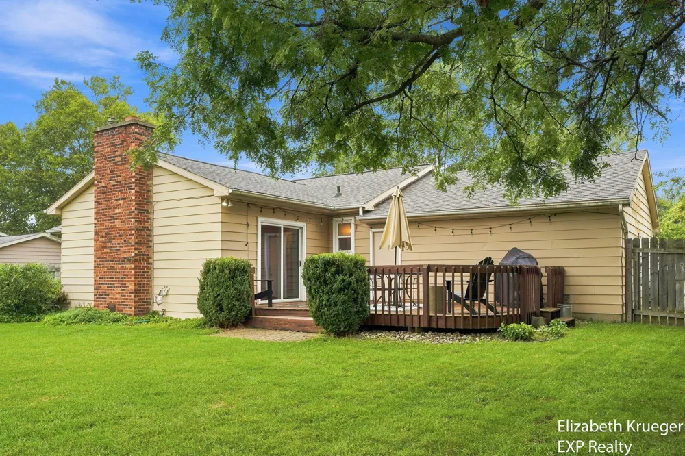 1502 Ridgewood Drive Jenison, MI 49428