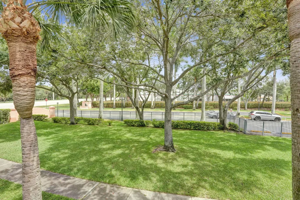 110 BELMONT LANE #110 North Lauderdale, FL 33068