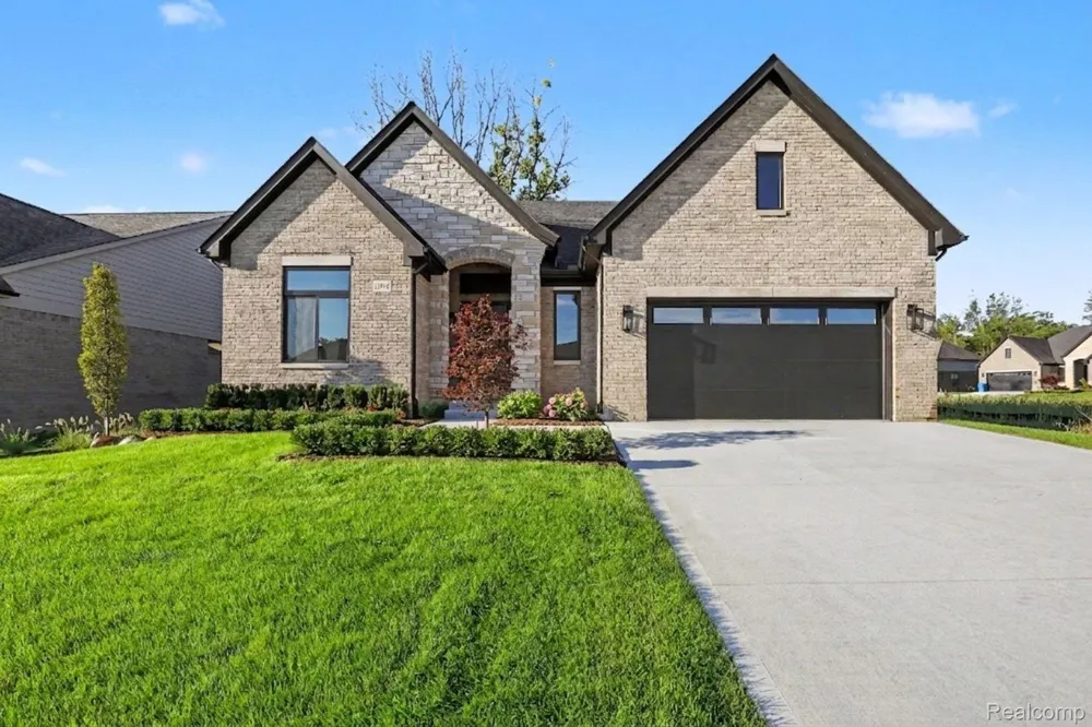 13834 Quail View Dr Washington Township, MI 48094