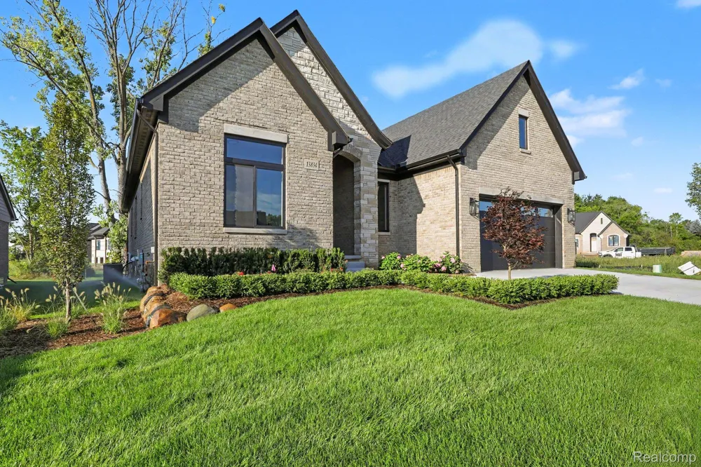 13834 Quail View Dr Washington Township, MI 48094