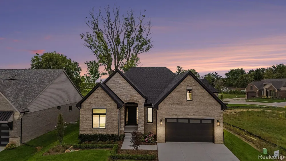 13834 Quail View Dr Washington Township, MI 48094