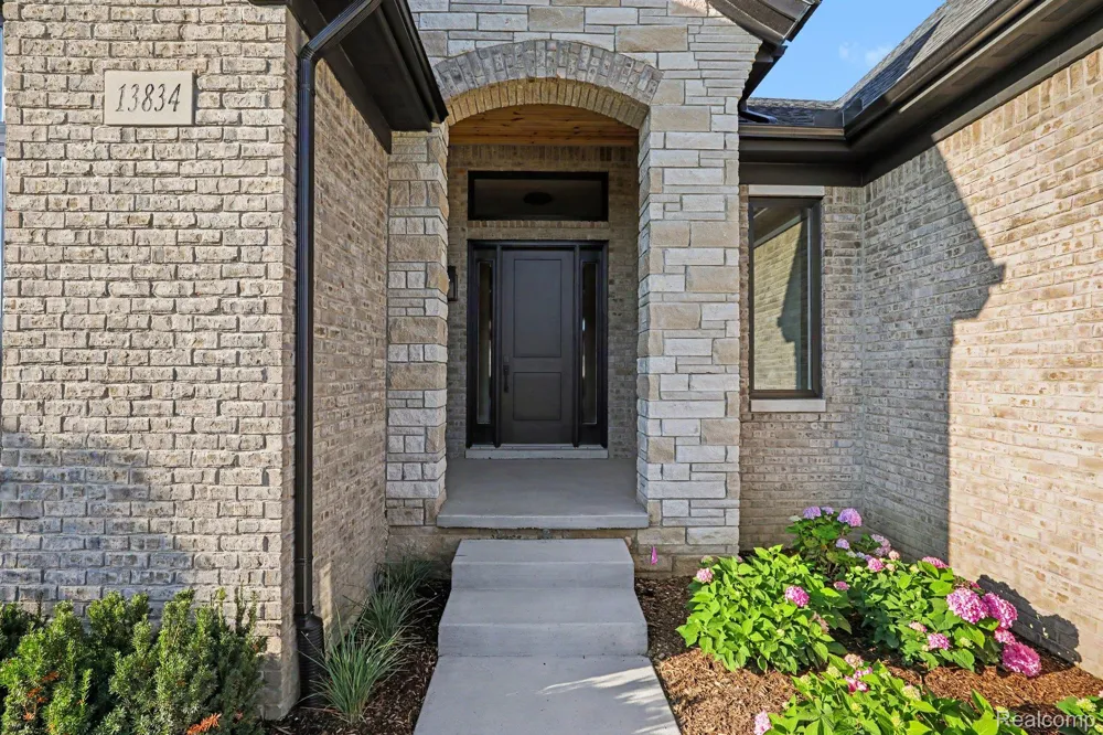 13834 Quail View Dr Washington Township, MI 48094