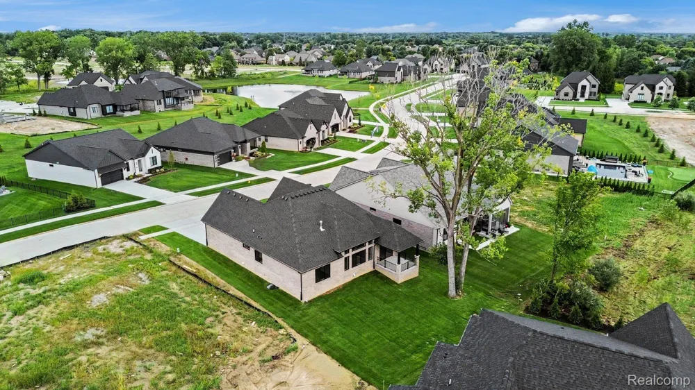 13834 Quail View Dr Washington Township, MI 48094