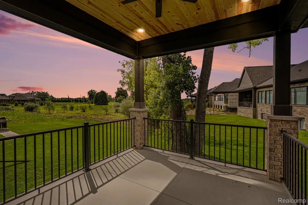 13834 Quail View Dr Washington Township, MI 48094