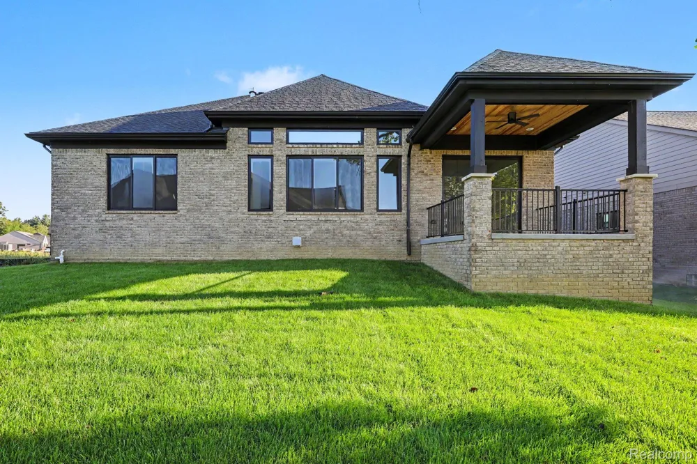 13834 Quail View Dr Washington Township, MI 48094