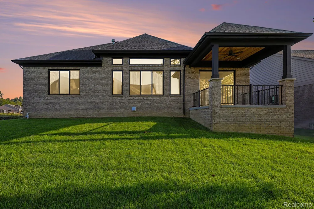 13834 Quail View Dr Washington Township, MI 48094