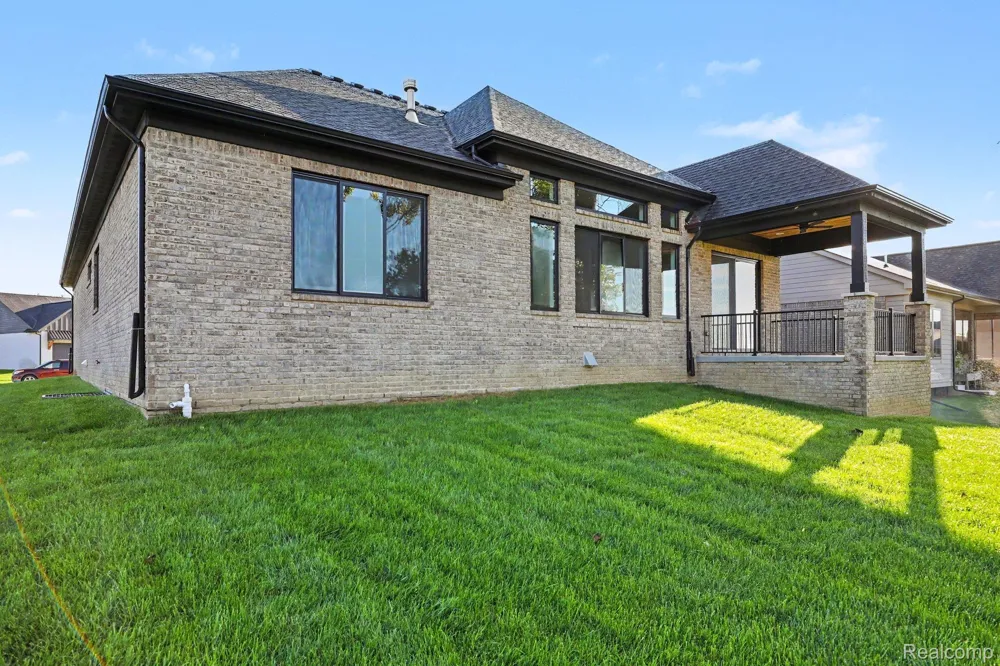 13834 Quail View Dr Washington Township, MI 48094