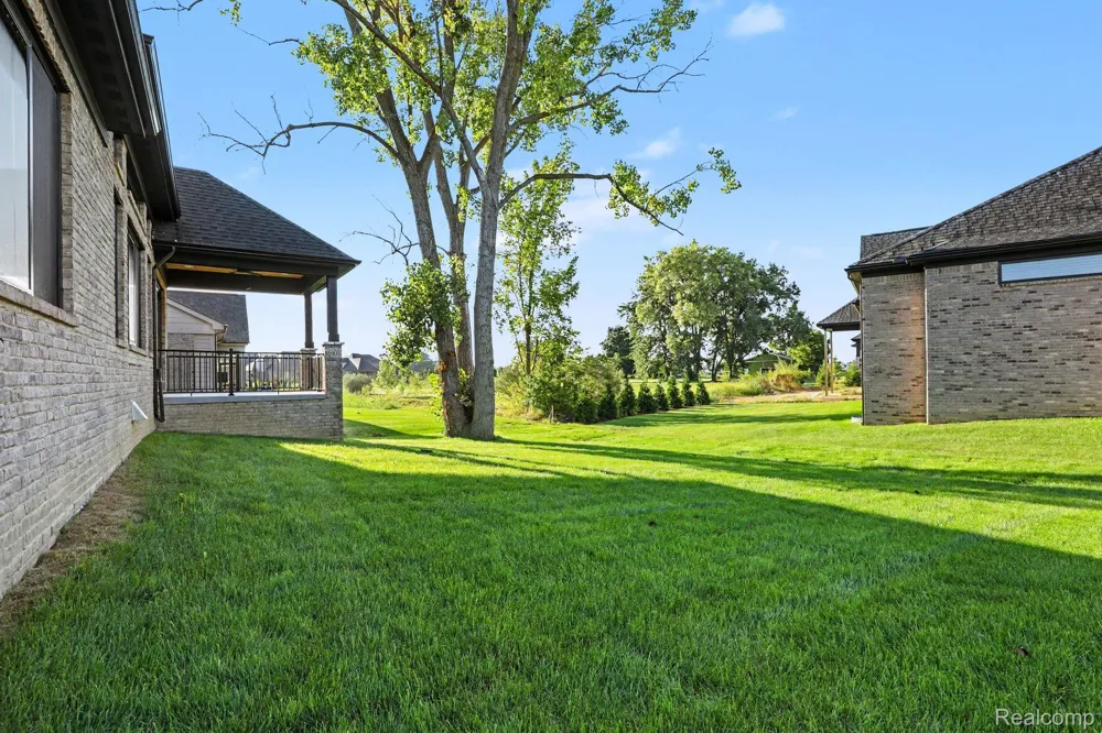 13834 Quail View Dr Washington Township, MI 48094