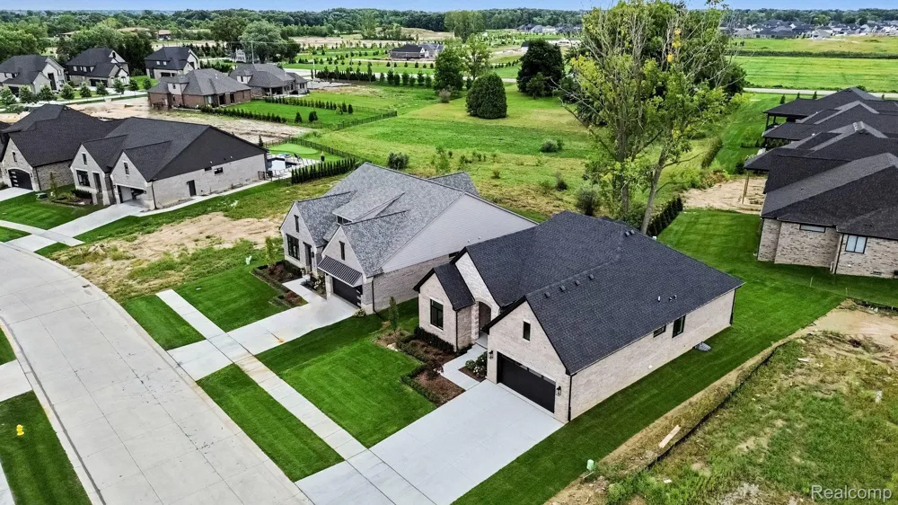 13834 Quail View Dr Washington Township, MI 48094