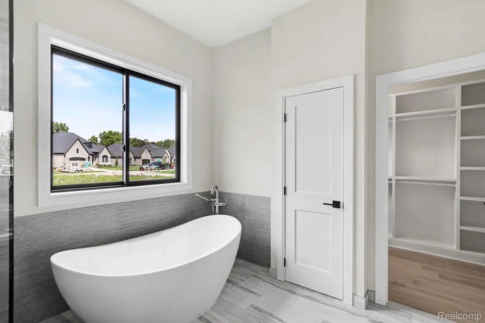13834 Quail View Dr Washington Township, MI 48094