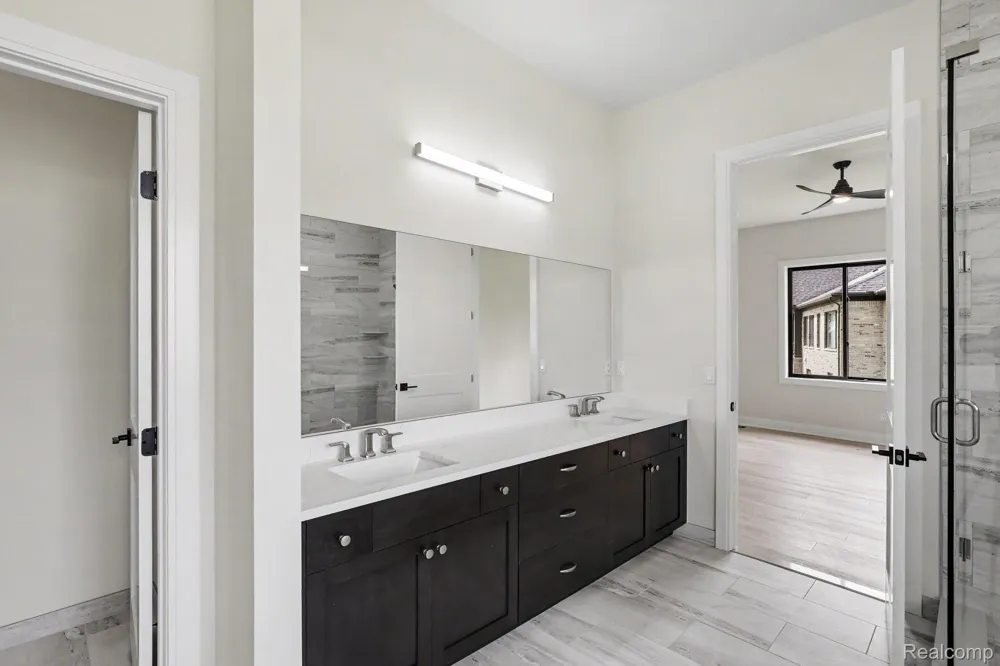 13834 Quail View Dr Washington Township, MI 48094