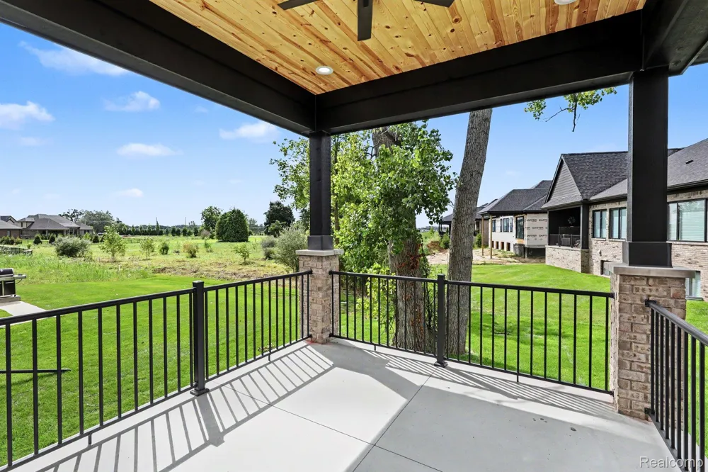 13834 Quail View Dr Washington Township, MI 48094