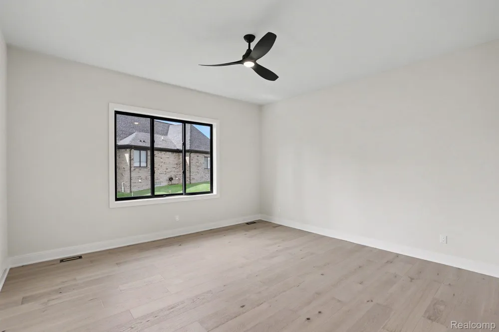 13834 Quail View Dr Washington Township, MI 48094