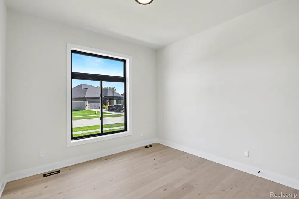13834 Quail View Dr Washington Township, MI 48094