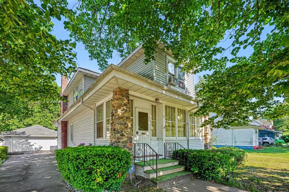 15 Church Street Hartford City, MI 49057