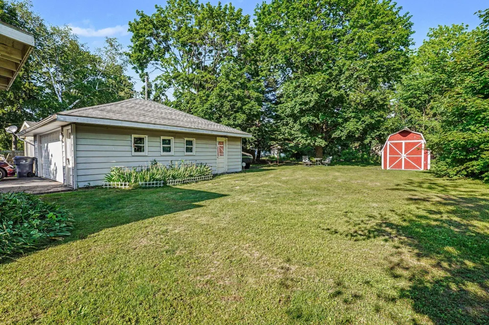 15 Church Street Hartford City, MI 49057