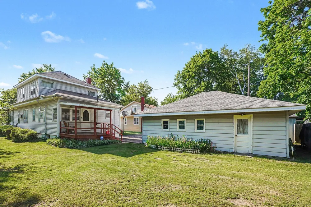 15 Church Street Hartford City, MI 49057