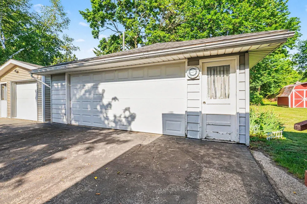 15 Church Street Hartford City, MI 49057
