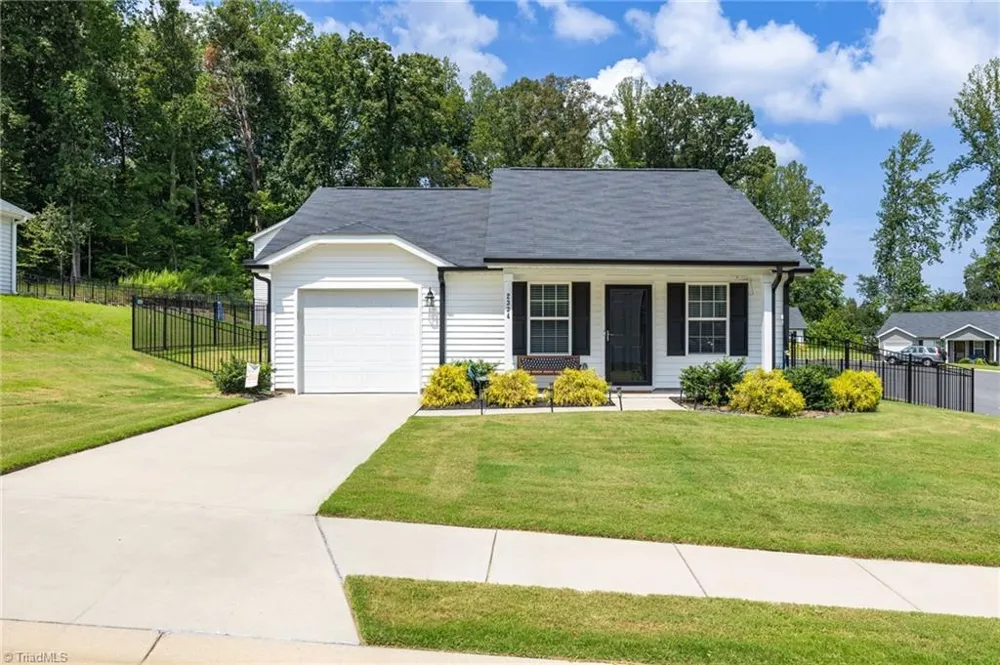 2334 Piccadilly Pines Court Winston-Salem, NC 27127
